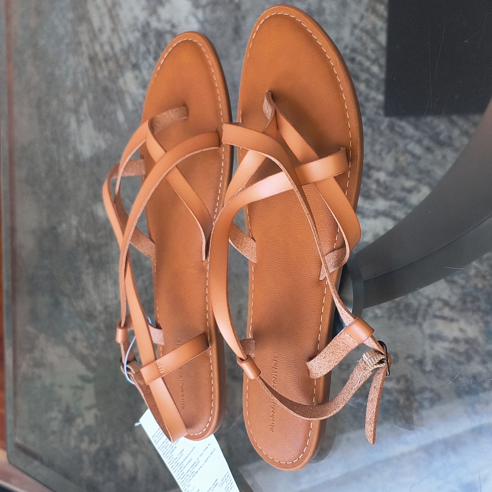 Amazon Essentials Women's Casual Strappy Sandal